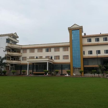 Oyo 39959 Hotel Bandhan Bahraich Exterior photo